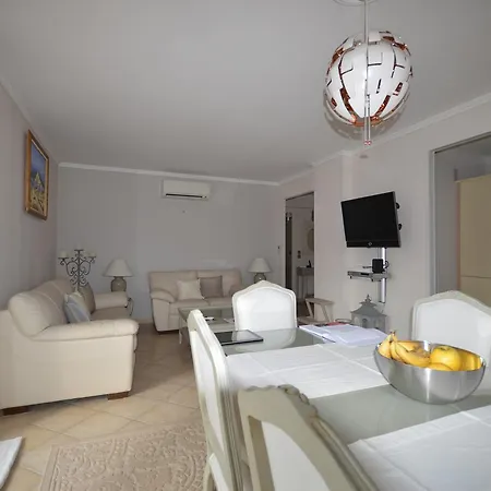 Appartamento Elegant Two-bedroom *