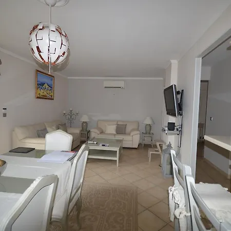 Elegant Two-bedroom Appartamento Cannes